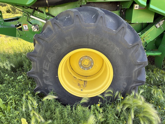 2016 John Deere S670 Combine