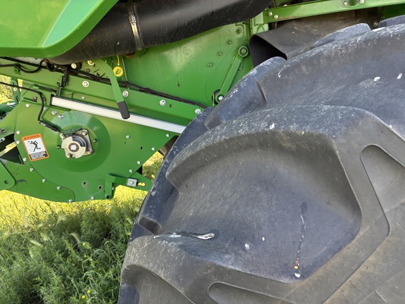 2016 John Deere S670 Combine