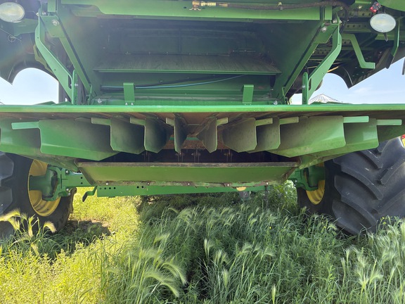 2016 John Deere S670 Combine