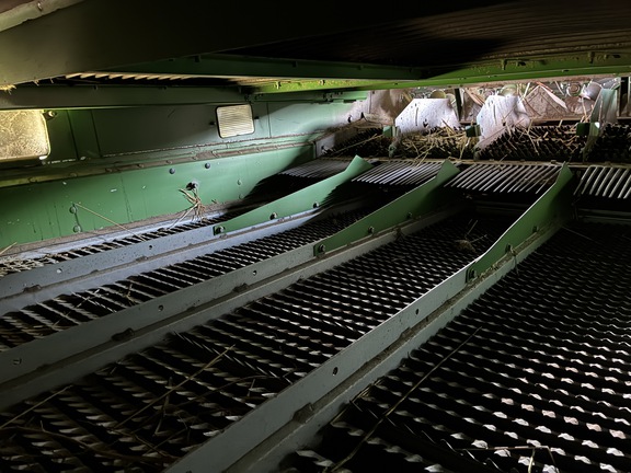 2016 John Deere S670 Combine