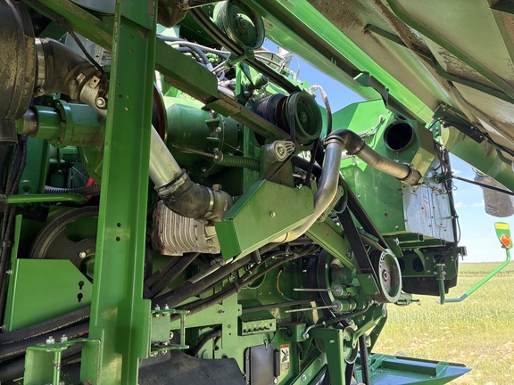 2016 John Deere S670 Combine