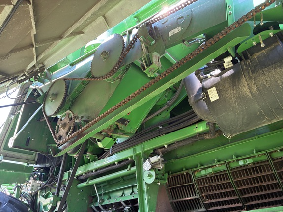 2016 John Deere S670 Combine