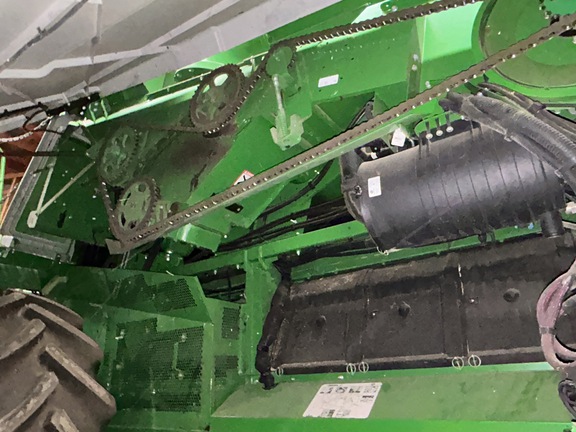 2017 John Deere S690 Combine