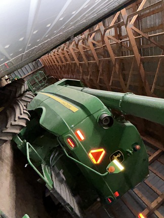 2017 John Deere S690 Combine