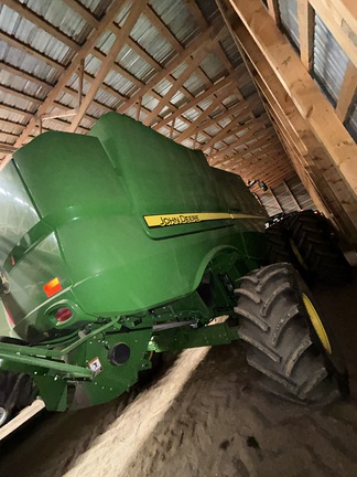2017 John Deere S690 Combine