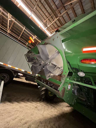 2017 John Deere S690 Combine