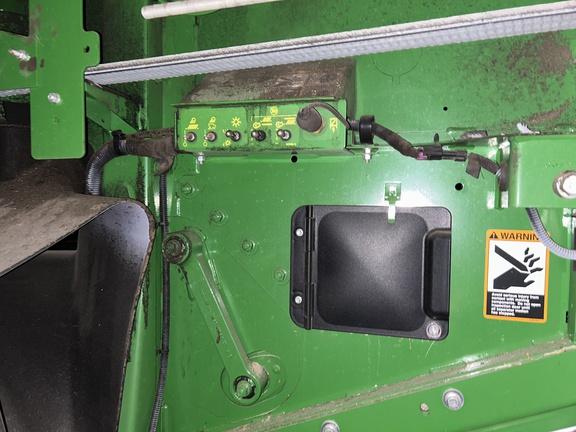 2017 John Deere S690 Combine