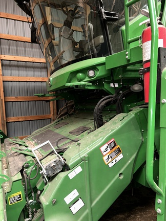 2017 John Deere S690 Combine