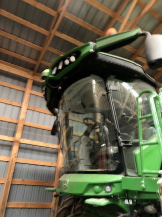 2017 John Deere S690 Combine