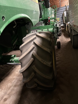 2017 John Deere S690 Combine