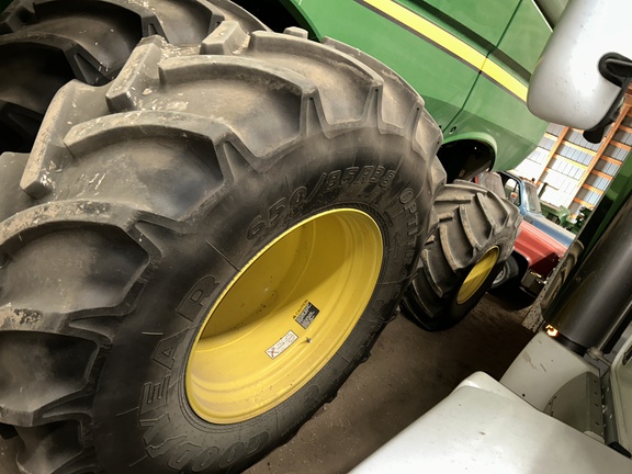 2017 John Deere S690 Combine