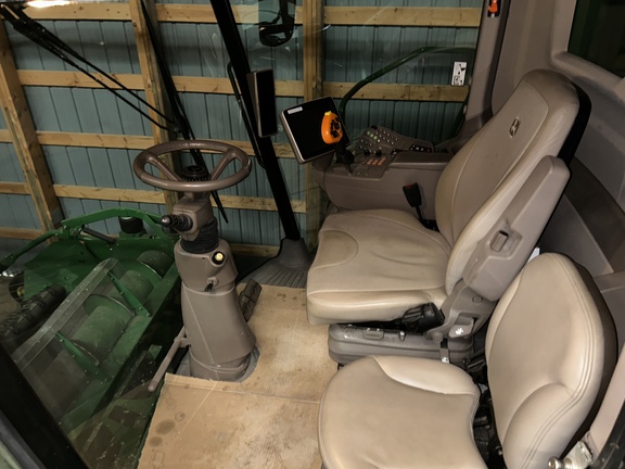 2017 John Deere S690 Combine
