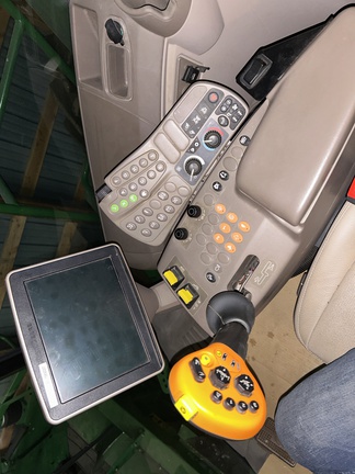 2017 John Deere S690 Combine