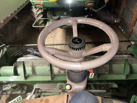2017 John Deere S690 Combine