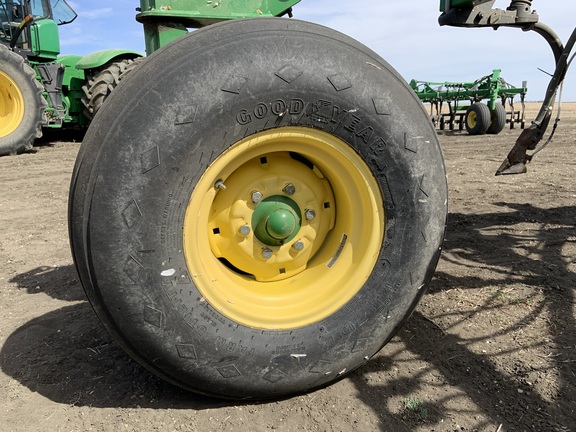 2008 John Deere 1830 W/ 1910 AIR CART Air Seeder