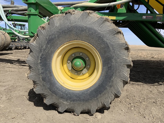 2008 John Deere 1830 W/ 1910 AIR CART Air Seeder