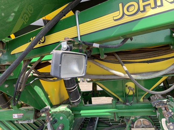 2008 John Deere 1830 W/ 1910 AIR CART Air Seeder