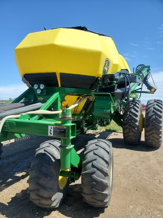 2008 John Deere 1830 W/ 1910 AIR CART Air Seeder