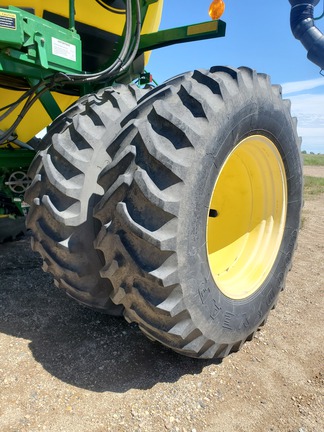 2008 John Deere 1830 W/ 1910 AIR CART Air Seeder