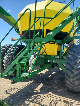 2008 John Deere 1830 W/ 1910 AIR CART Air Seeder