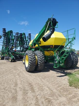 2008 John Deere 1830 W/ 1910 AIR CART Air Seeder