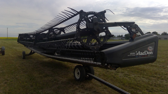 2009 MacDon FD70 Header Combine