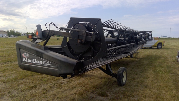 2009 MacDon FD70 Header Combine