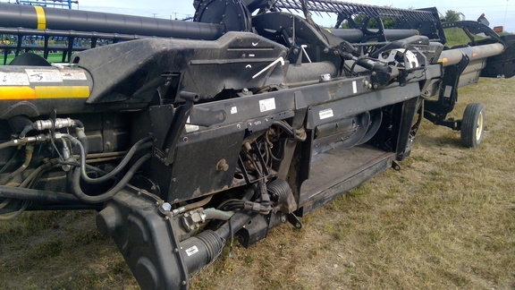 2009 MacDon FD70 Header Combine