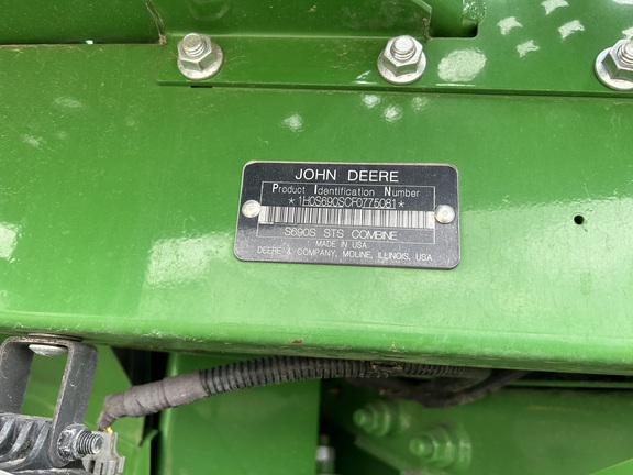 2015 John Deere S690 Combine