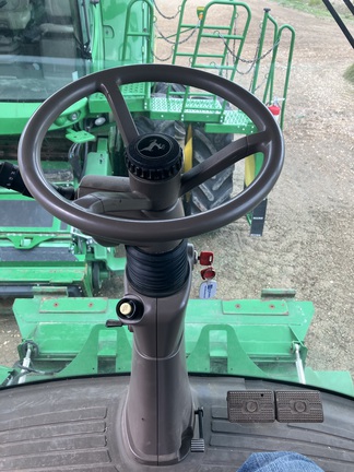 2013 John Deere S690 Combine