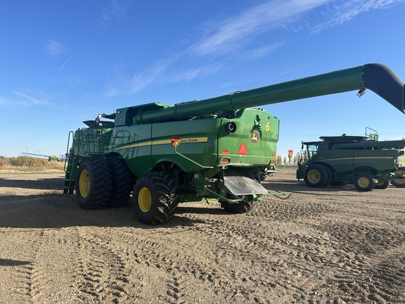 2022 John Deere S780 Combine