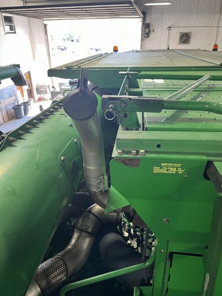 2012 John Deere S670 Combine