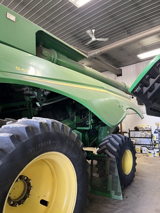 2012 John Deere S670 Combine