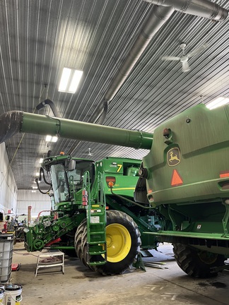 2012 John Deere S670 Combine