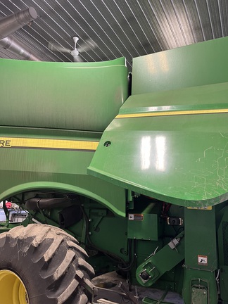 2012 John Deere S670 Combine