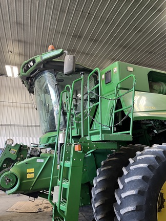 2012 John Deere S670 Combine
