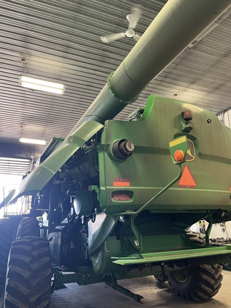 2012 John Deere S670 Combine