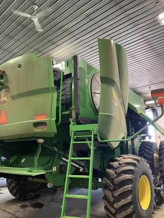 2012 John Deere S670 Combine