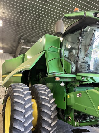 2012 John Deere S670 Combine