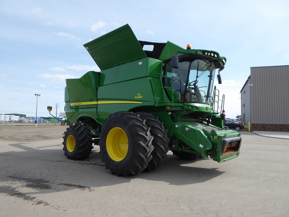 2014 John Deere S690 Combine