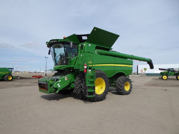2014 John Deere S690 Combine