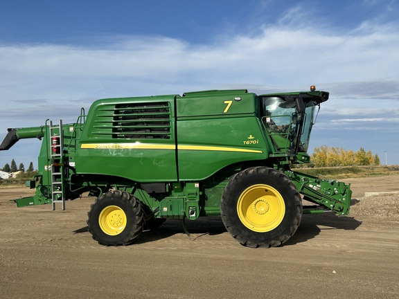 2019 John Deere T670 Combine