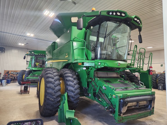 2012 John Deere S680 Combine