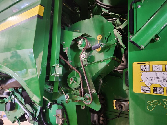 2012 John Deere S680 Combine