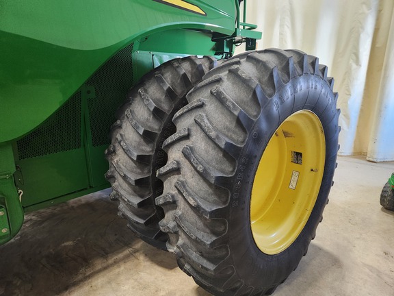 2012 John Deere S680 Combine