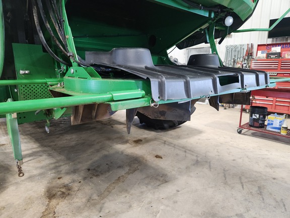 2012 John Deere S680 Combine