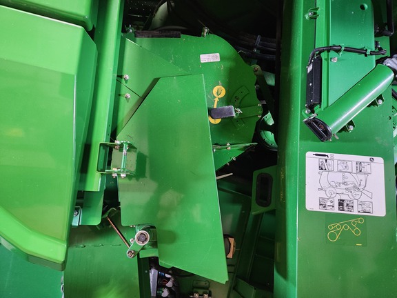 2014 John Deere S680 Combine