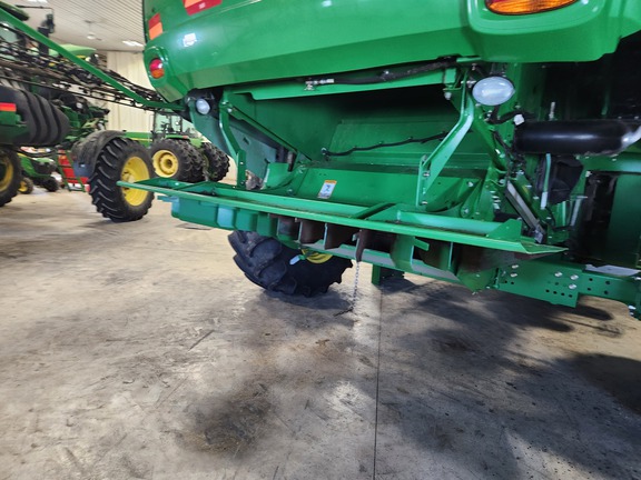 2014 John Deere S680 Combine