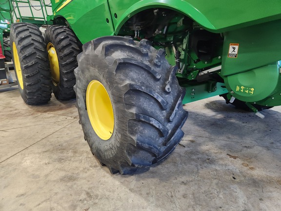 2014 John Deere S680 Combine