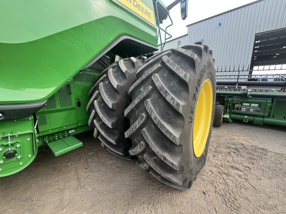 2022 John Deere X9 1000 Combine